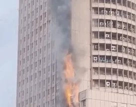 长沙一栋大楼发生火灾,数十层楼体燃烧剧烈,伤亡情况如何?