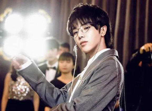 网曝华晨宇植发整容、出轨，华晨宇工作室作何回应？