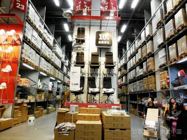 我在重庆开年终会的时候，抽到一张提货卡，但是急着回成都，请问我可以在成都领奶牛梦工厂的牛奶吗？