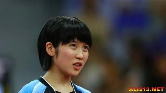 日本00后女乒萝莉网络走红 貌美可爱萌翻网友