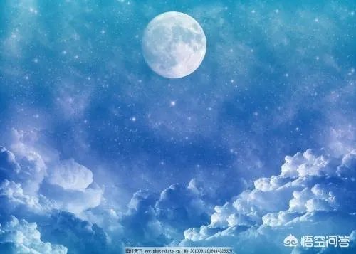 日照香炉生紫烟的下一句是什么？