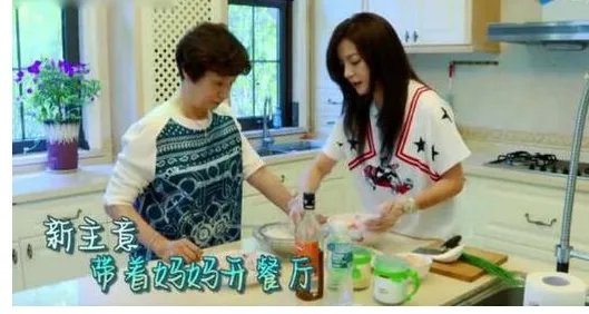 赵薇晒亲妈美照和赵薇像？