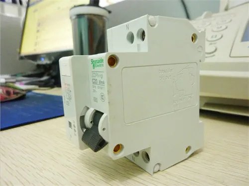 低压断路器的作用是什么