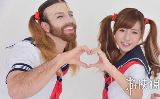 美哭，大叔扮美少女走红 网友:放开那两个超萌美少女