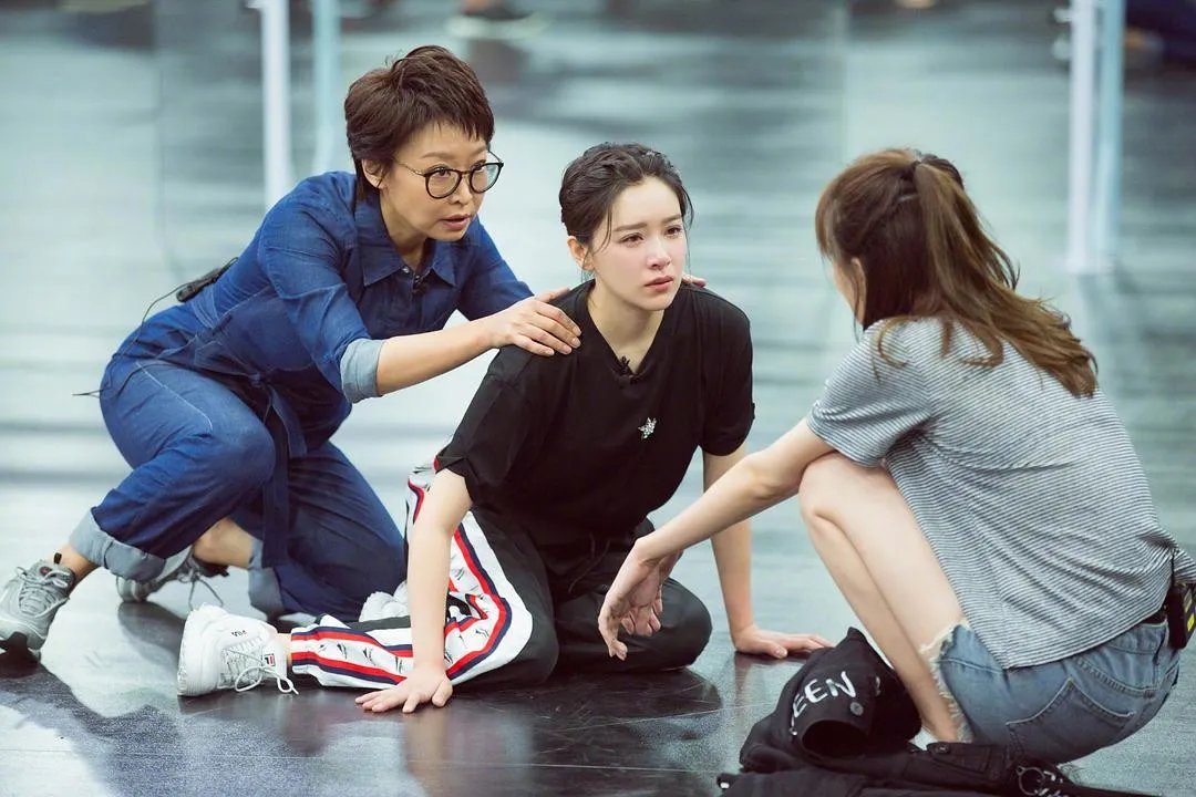 女演员曹茜茜被曝打骂保姆，是不是演员都高人一等？