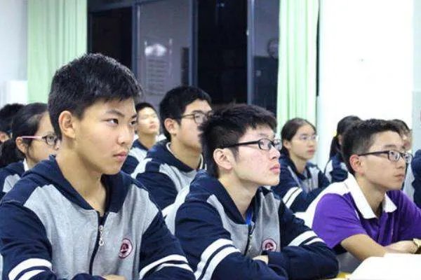 衡水中学学霸班倒数第一考631分，升学率为何这么高？