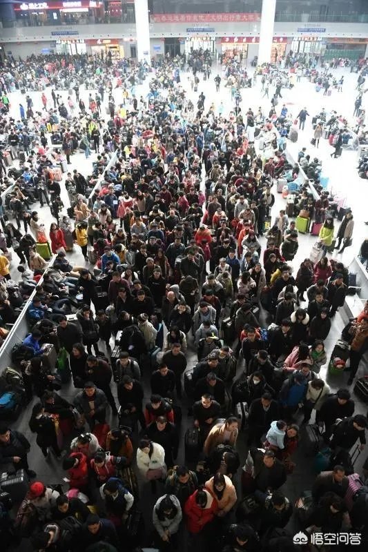 河南留守村700人拍合影,只见人越来越少说不定就空了,你怎么看?