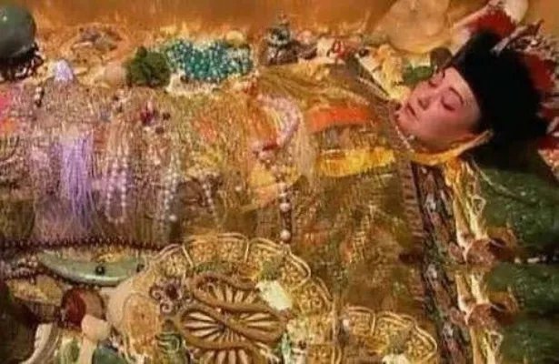 慈禧的满棺珍宝流向何处：陪葬品价值白银亿两