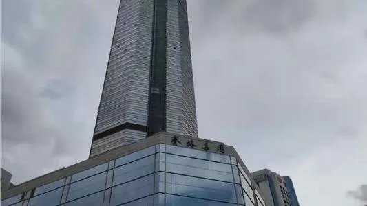 深圳300多米高楼晃动，众人撤离，高楼晃动的原因是什么？