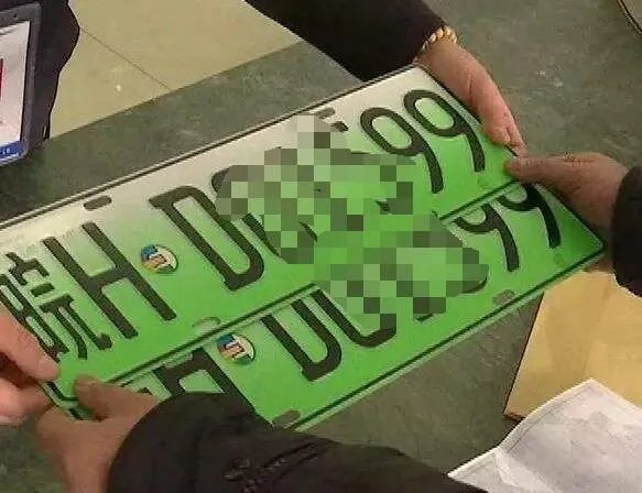 外国大使馆车牌颜色,为什么领事馆的车牌是黑色的呢