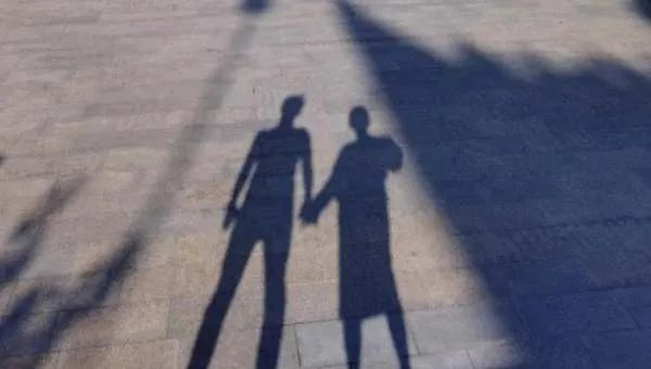 苗苗晒与郑恺出游照，两人的状态如何？