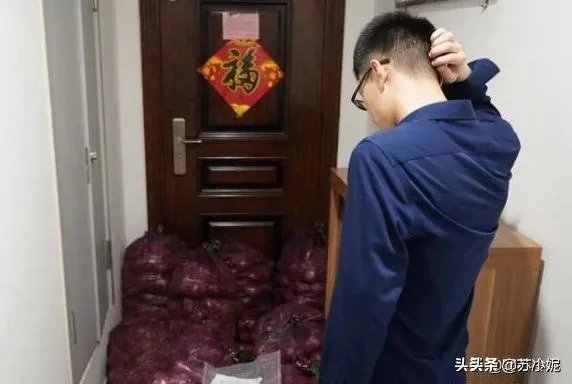 女子买一吨洋葱送前男友，声称：我哭够了，该你了，怎么回事？