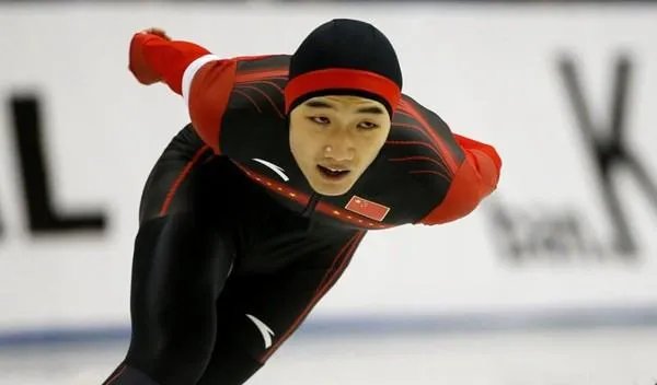 世界上首届男子速度滑冰锦标赛的时间是哪年