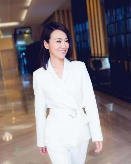 35岁离婚，闫妮离婚后有哪些心酸情史？