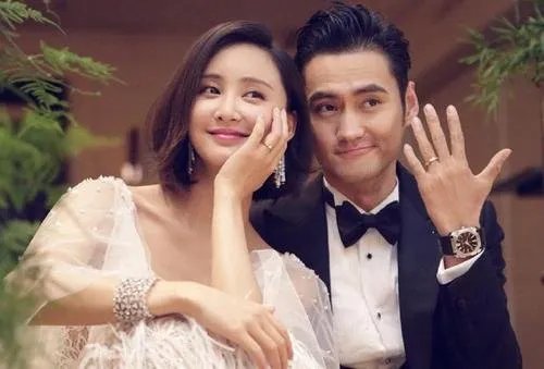 女子穿睡衣蹦迪老公用车灯打光，这样的夫妻关系你羡慕吗？