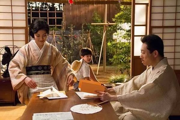 为什么日本人老喜欢跪着??