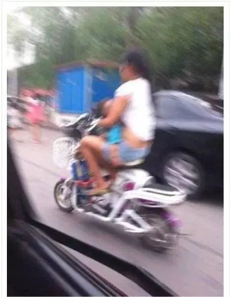 豪放喂奶照来袭，您还能hold住么？