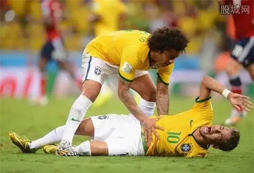 内马尔身高(175cm)