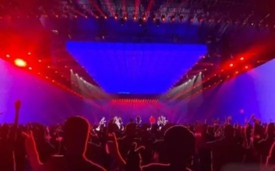 江苏卫视晚会观众都是假人 原来刘敏涛表情失控是因为这个啊!