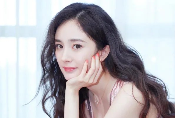 杨幂父亲的身份曝光！怪不得一直没公开，背景原来如此深厚，你知道是谁吗？