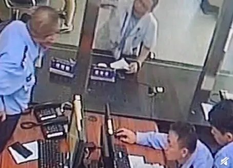 药房发错药警方闪电式找人的经过是怎么样的？