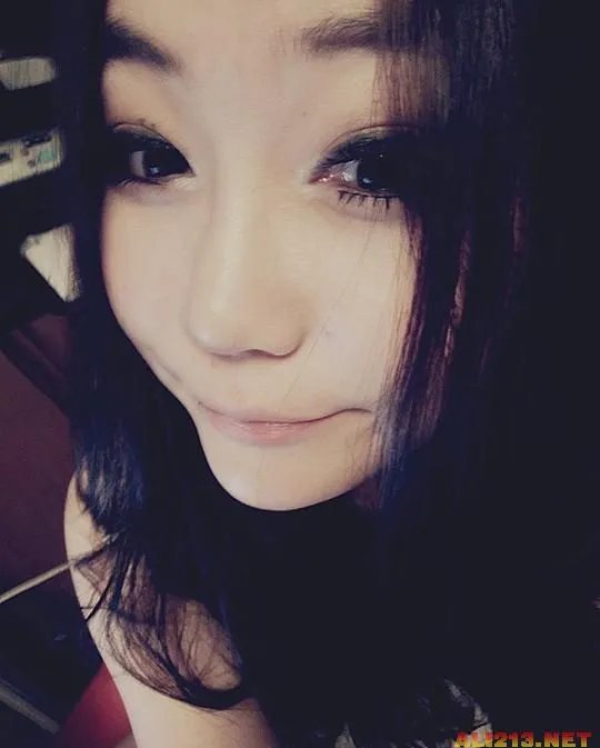 14岁富二代高调炫富 住豪宅、开豪车、秀美女