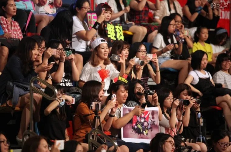 机场追星产业链 卖家声称可购买明星的身份证及护照号