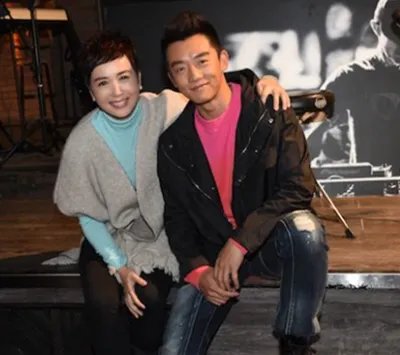 蒋雯丽姐弟恋真的谈上了？ 与郑恺搭戏毫不尴尬