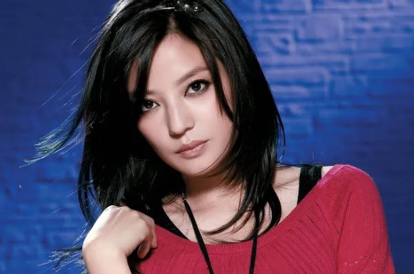 赵薇晒与爸爸合影被网友调侃其父神似苏大强，年轻时期的赵父到底有多帅？