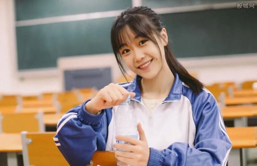 因为琐事和母亲吵架 高二女生跳楼砸死过路行人