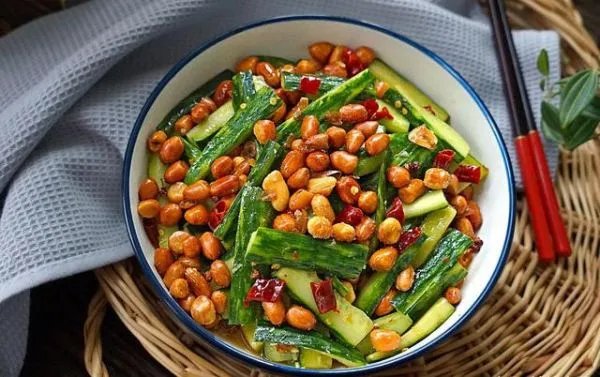 3男子聚餐喝117瓶啤酒,事后还能自行离场,能算“酒仙”吗?