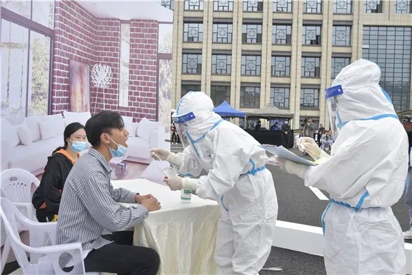 翻越栅栏进出京2人被当场抓获,他们二人的举动造成了怎样的恶劣影响?