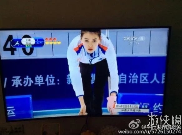 95后冰壶美女选手走红 蛾眉微皱表情私房照惹人怜爱