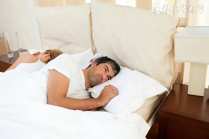 如何用曲别针开锁