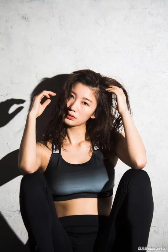 轻熟魅力的超强body 发育过好的写真偶像小仓优香