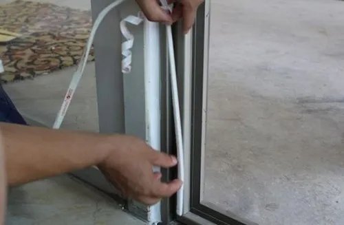 窗户漏风的原因都有哪些 该如何解决窗户漏风的问题