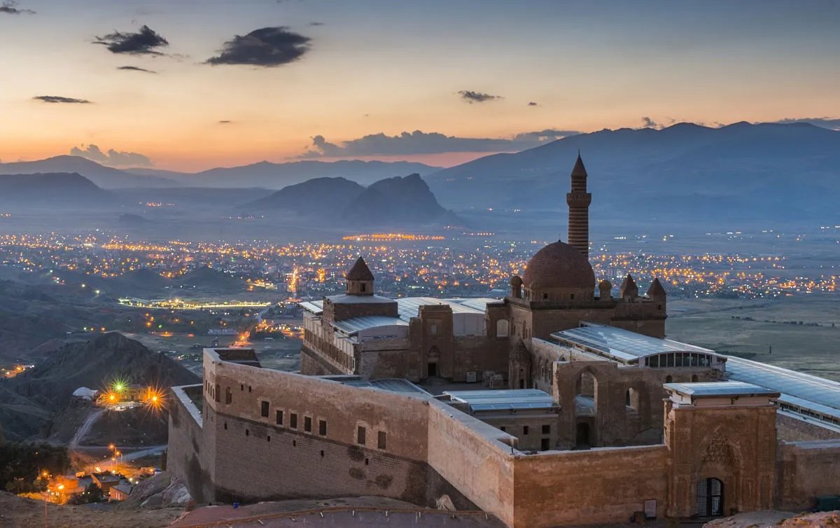 土耳其大学遭枪击造成4死3伤吗？