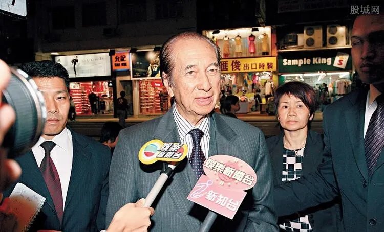 赌王首发声我很好 赌王何鸿燊被传进ICU