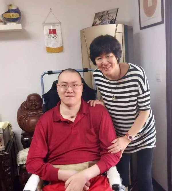 汤淼怎样受伤的