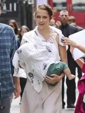 豪放喂奶照来袭，您还能hold住么？