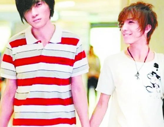 韩寒和郭敬明牵手照曝光    韩寒戏谑郭敬明是女人