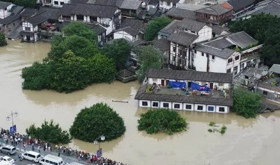 重庆大洪水过境最新消息今天 主城区多地积水成灾寸步难行