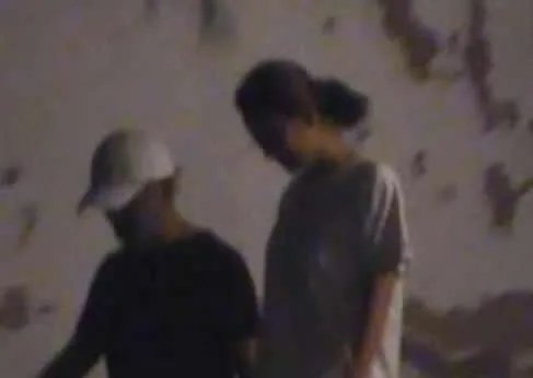 王宝强恋情疑曝光:一起带孩子回家(图)