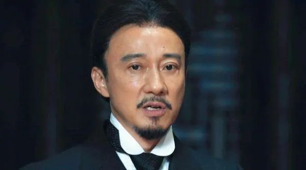 赵立新在《突围》中演谁？