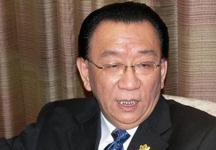 侯耀华向河南捐款30元，捐助后写下“厚德载物”四个大字，他是怎么想的？