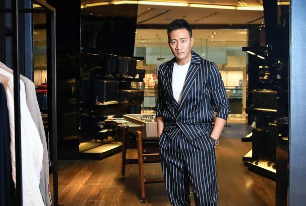 胡军女儿已成年，他的妻子又怀孕了吗？