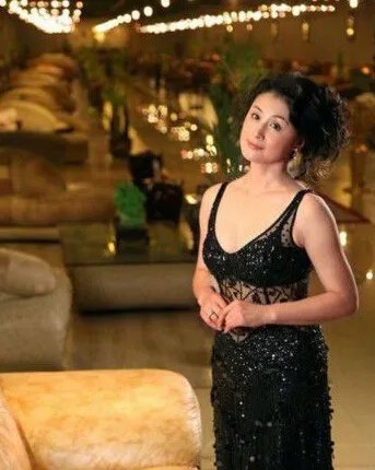 网曝金海心整容对比照 网友：脸瘦了