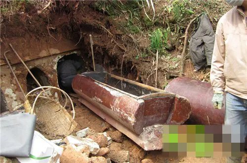 陕西挖出千年棺木 竟出现邪物虐杀村民(组图)