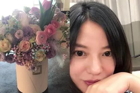 黄有龙为赵薇庆生 揭秘二人恋爱史