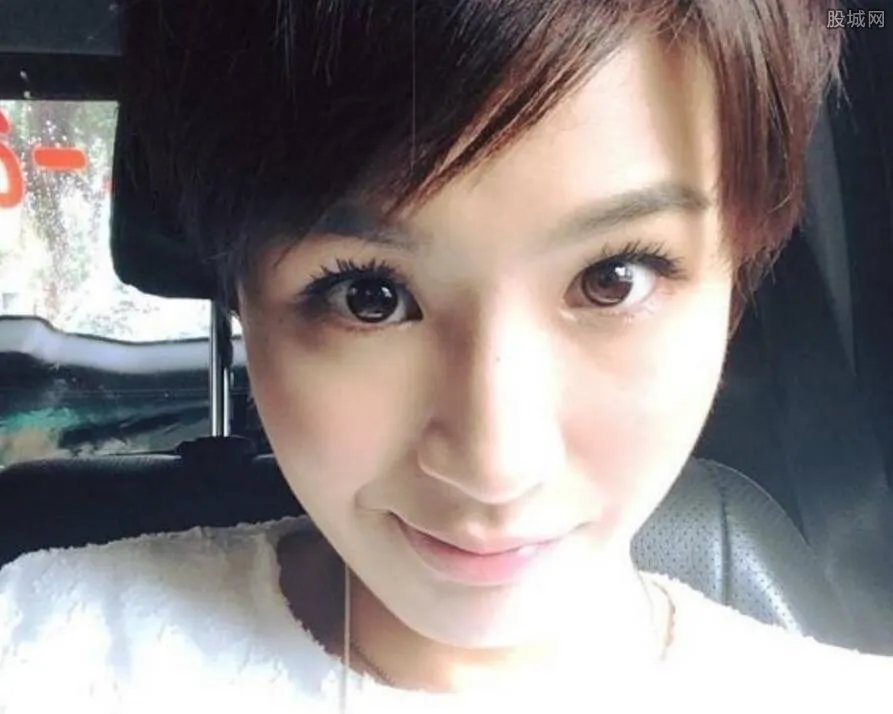 曾沛慈被袭胸图片 明星为何频频遭遇咸猪手